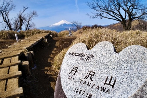 神奈川県に位置する丹沢山