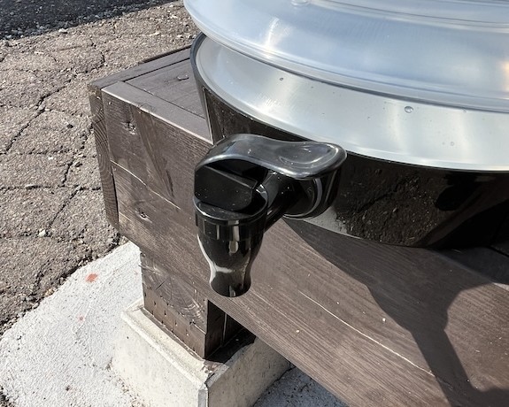 コックを開くと水が出てくる