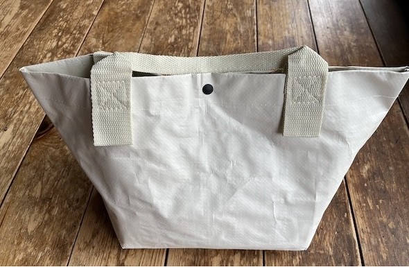 シンプルなバッグ