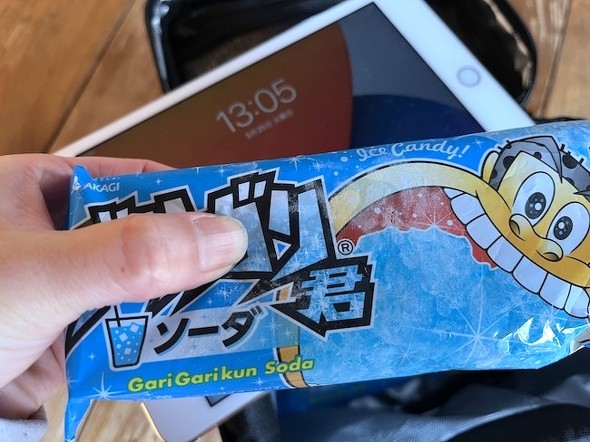 13時5分に取り出すとガリガリ君はちょっと溶けていた
