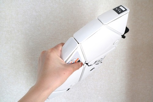 折りたたむと薄さは約3cmとかさばらない