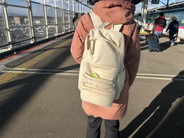 ポーチはリュックにドッキングできて便利