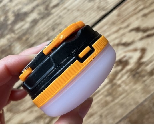 側面のスイッチで操作できる