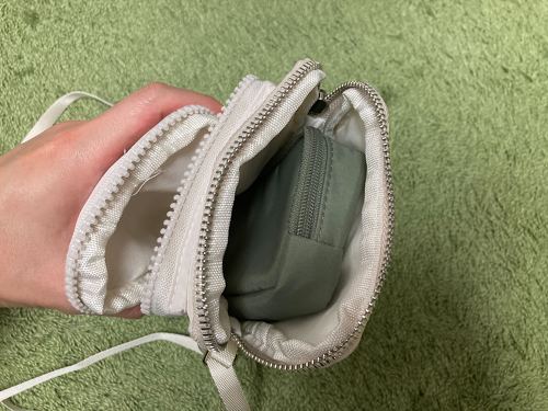 ミニ財布を入れても余裕がある