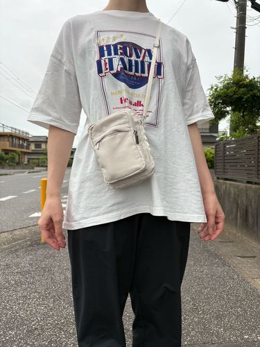 シンプルなデザインで服装を選ばず使いやすい