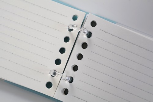 とじ具が少ないので手に当たらず書きやすい