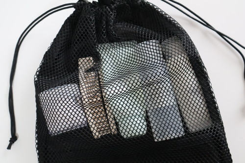 メッシュ面は通気性があるのでぬれたものも入れやすい