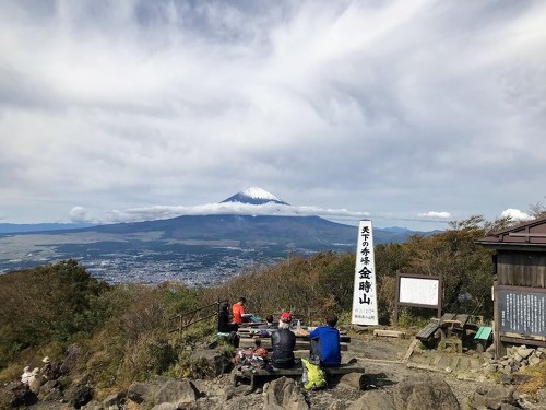 富士山が美しく見える金時山