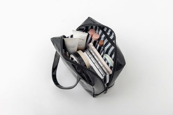宝島社「CECIL McBEE ショッパーみたいなコスメポーチ BOOK」