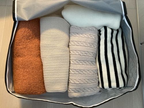 厚手のニットを5着収納