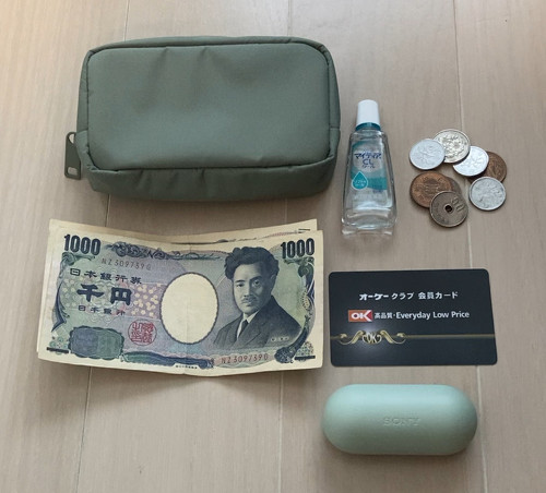 カード、現金、小物類をまとめて収納