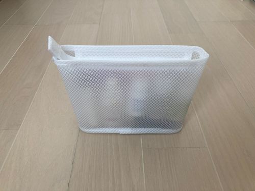 半透明で中身が透けすぎない