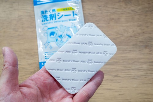 紙のようにペラペラのシート状