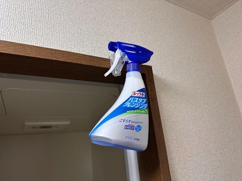 クリーナーなどを浮かせて収納するのもおすすめ
