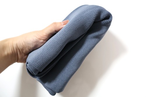 ニットだから折りじわを気にせず折りたためる