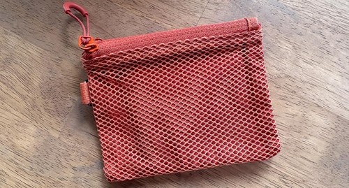 無印良品の「ポリエステルダブルファスナーケース・S」の魅力をレビュー