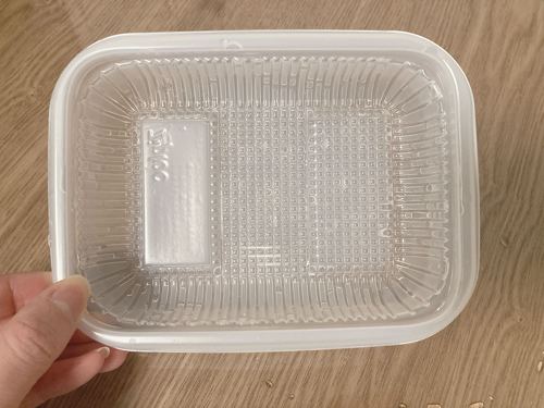 ぬれているタッパー