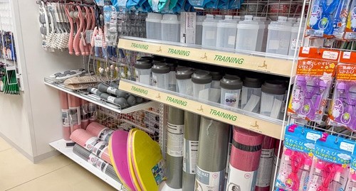 ダイソーにはエクササイズ・ダイエットグッズがたくさん（著者撮影）