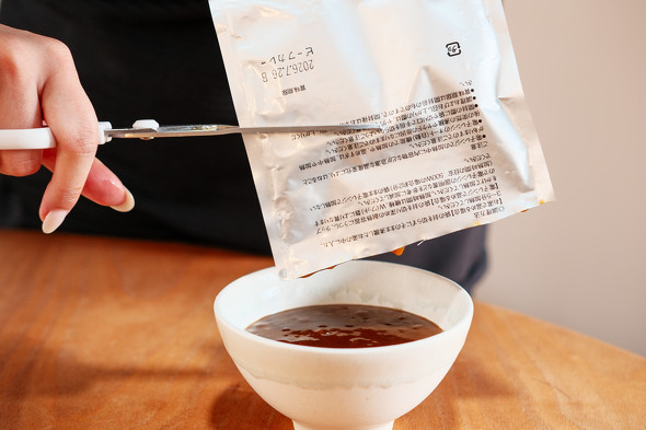 菜箸と比べて力を入れやすく、しっかりと絞れる