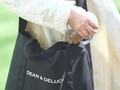 DEAN ＆ DELUCAの「オンライン限定ペアレンツバッグ」が旅行や通勤にも使える！　ブラックカラーが大人かわいい