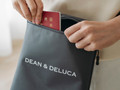 【DEAN ＆ DELUCA】毎年人気の「数量限定トラベルバッグ」がアップデートして登場！　ポーチはサコッシュにもなる