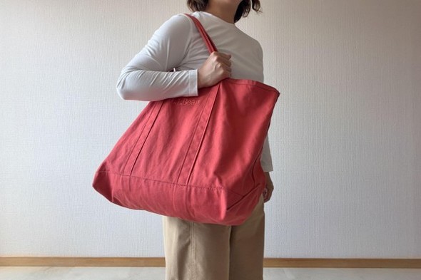 ポケットのないシンプルなデザイン