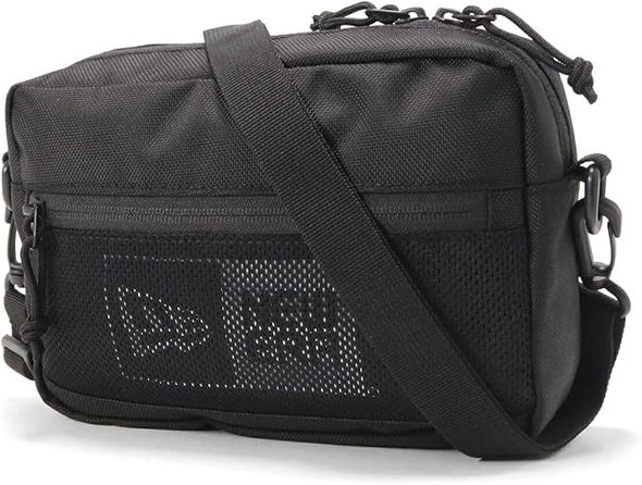 軽くてラクに持ち運べる「アウトドアブランドのショルダーバッグ」：ニューエラ「ショルダーポーチ ラージ N840BP479」