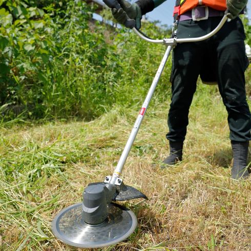 エンジン式に匹敵！　広範囲を刈り込む「草刈り機」おすすめ3選【2026年7月版】