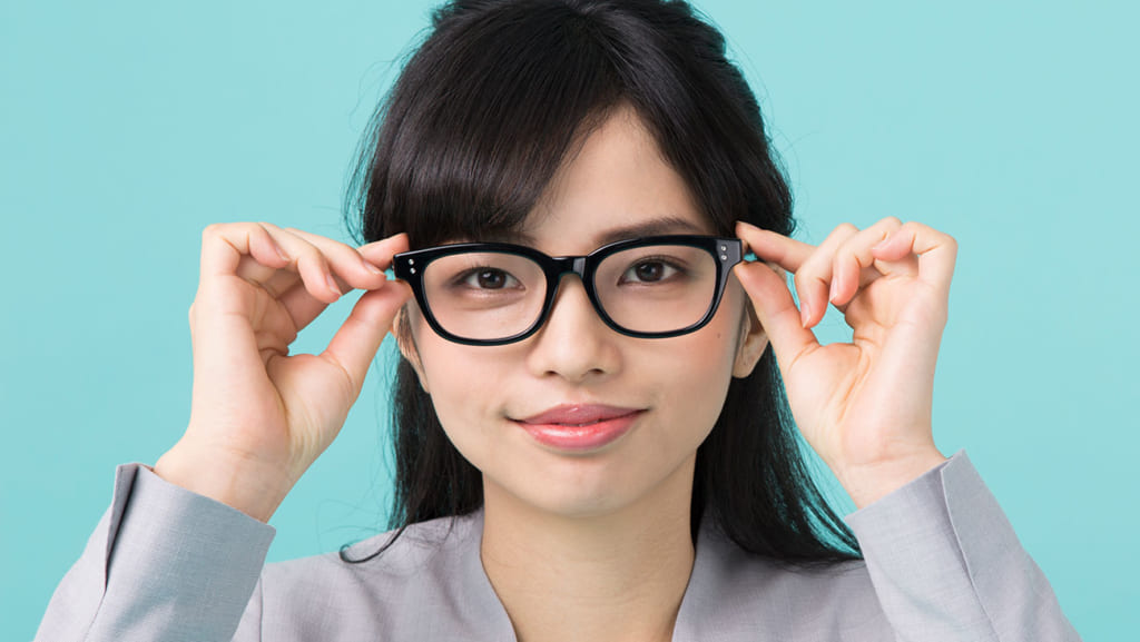 女性はメガネ着用禁止 の職場に批判の声多数 ハラスメントだ なぜ女性だけ 1 3 ねとらぼ調査隊
