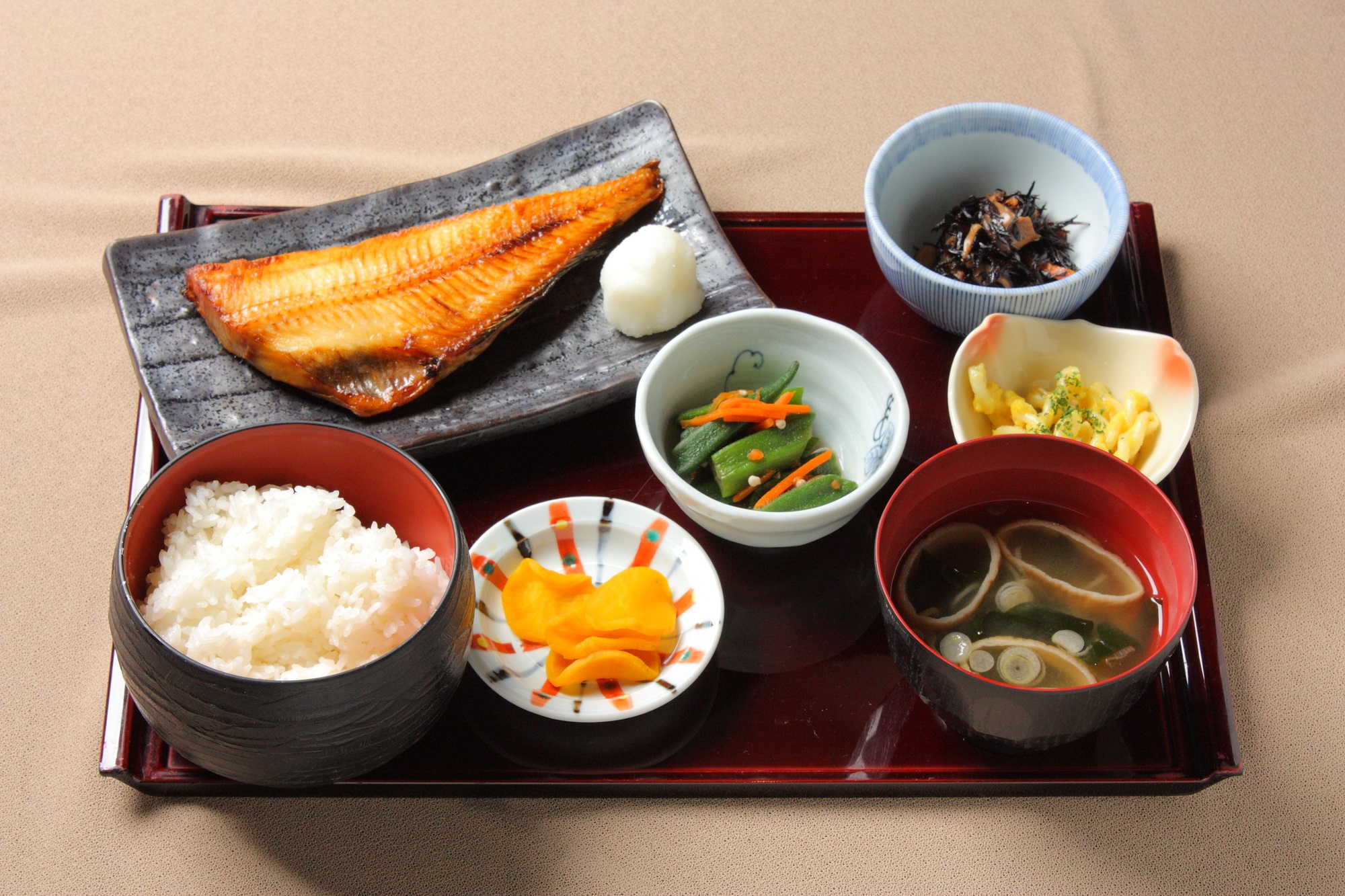 「新潟県で人気の定食」ランキングTOP10！　2位は「割烹 千渡里」、1位は？【2023年5月版】 | 定食 ねとらぼ調査隊