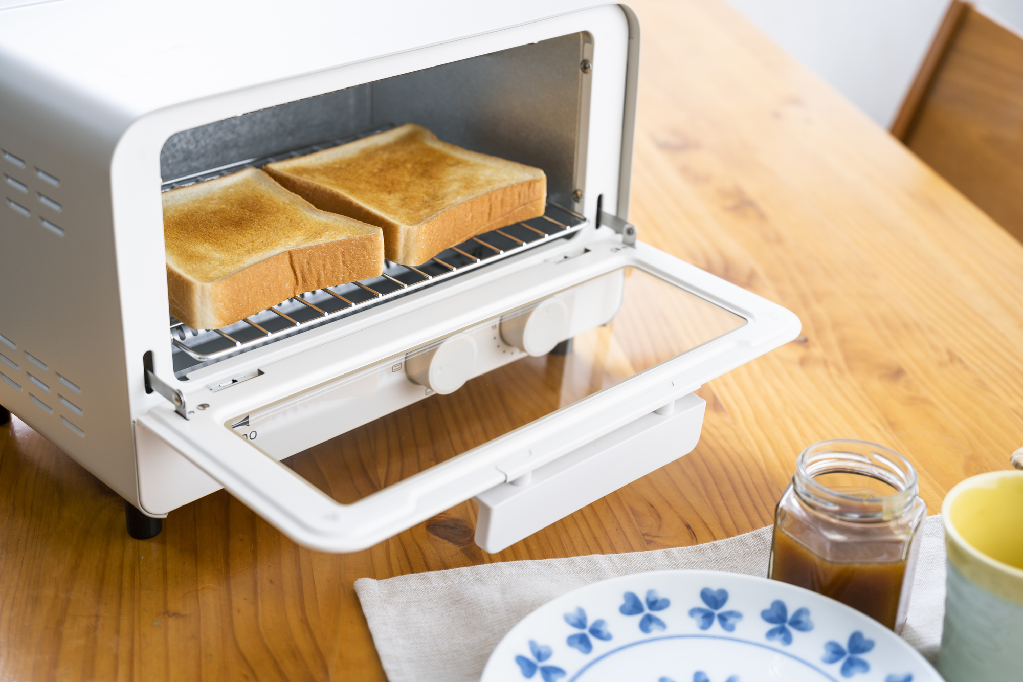 パンを焼くだけじゃない「オーブントースター」の魅力を解説