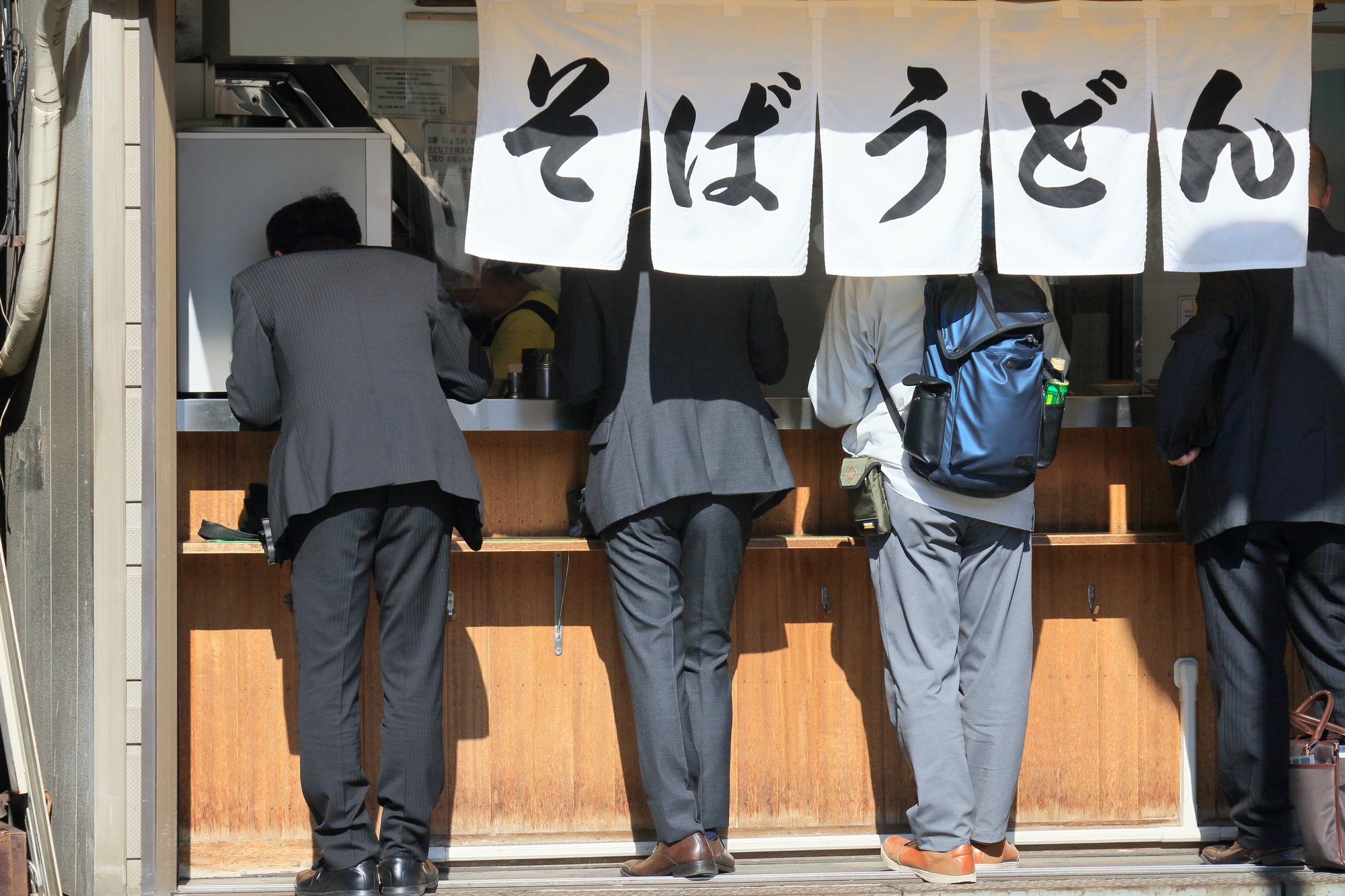 「東京都で人気の立ち食いそば・うどん」ランキングTOP10！　2位は「肉そば・肉うどん 南天 本店」、1位は？【2023年4月版】 | グルメ ねとらぼ調査隊