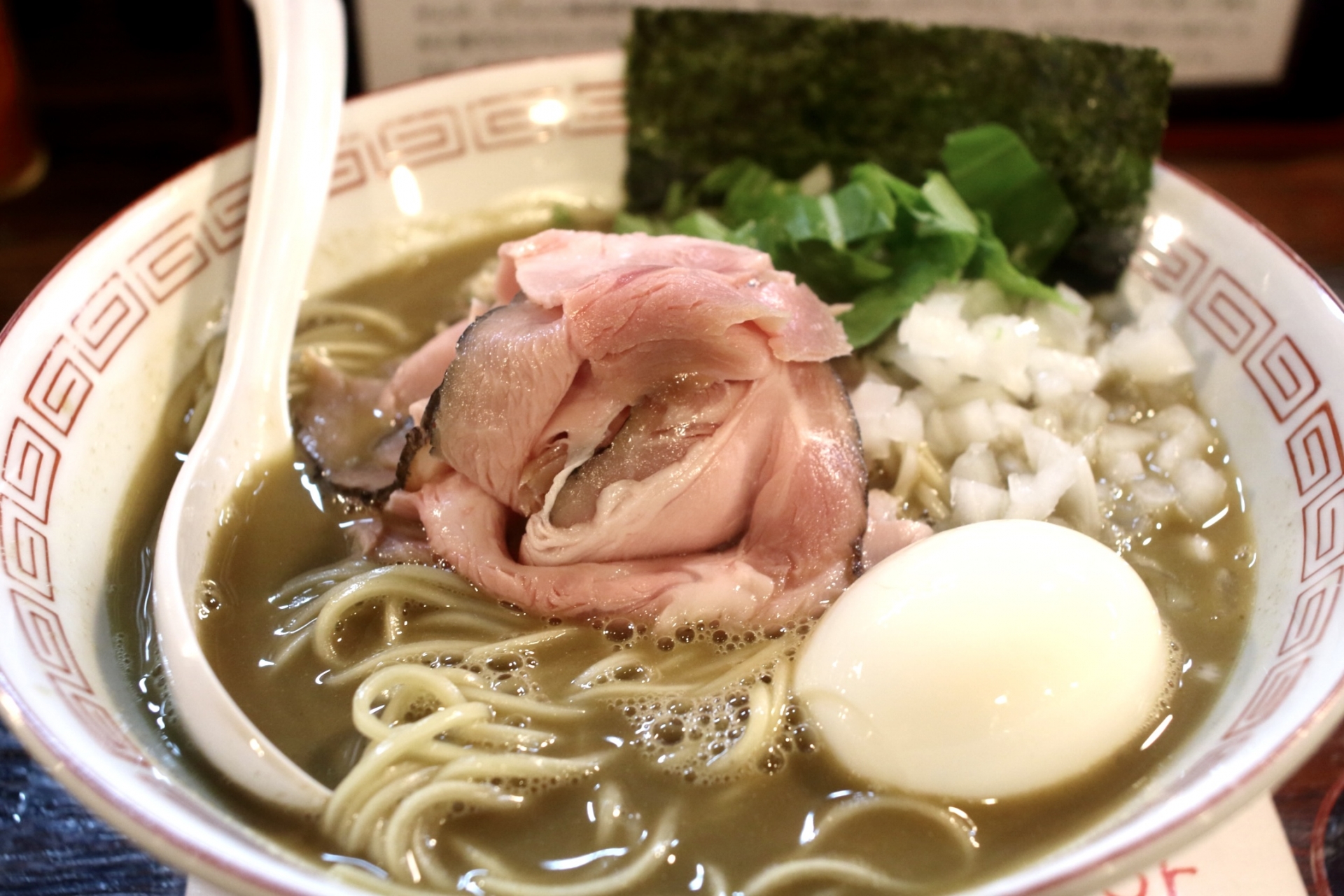 煮干しページ 神奈川の煮干しラーメン店」人気ランキングTOP20！ 第1位は「灰汁中華
