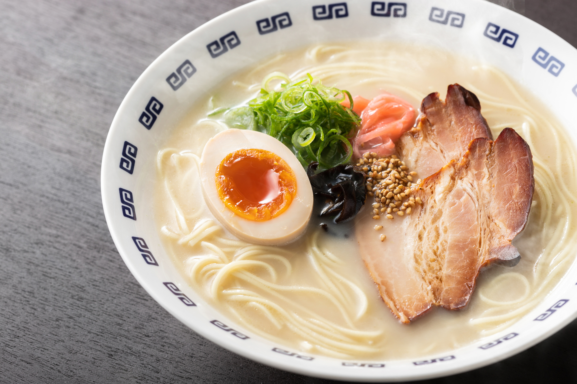 【地元在住女性が選ぶ】佐賀県内で一番おいしいと思う「とんこつラーメン店」ランキング！　2位は「れんげ」、1位は？ | ラーメン ねとらぼ調査隊