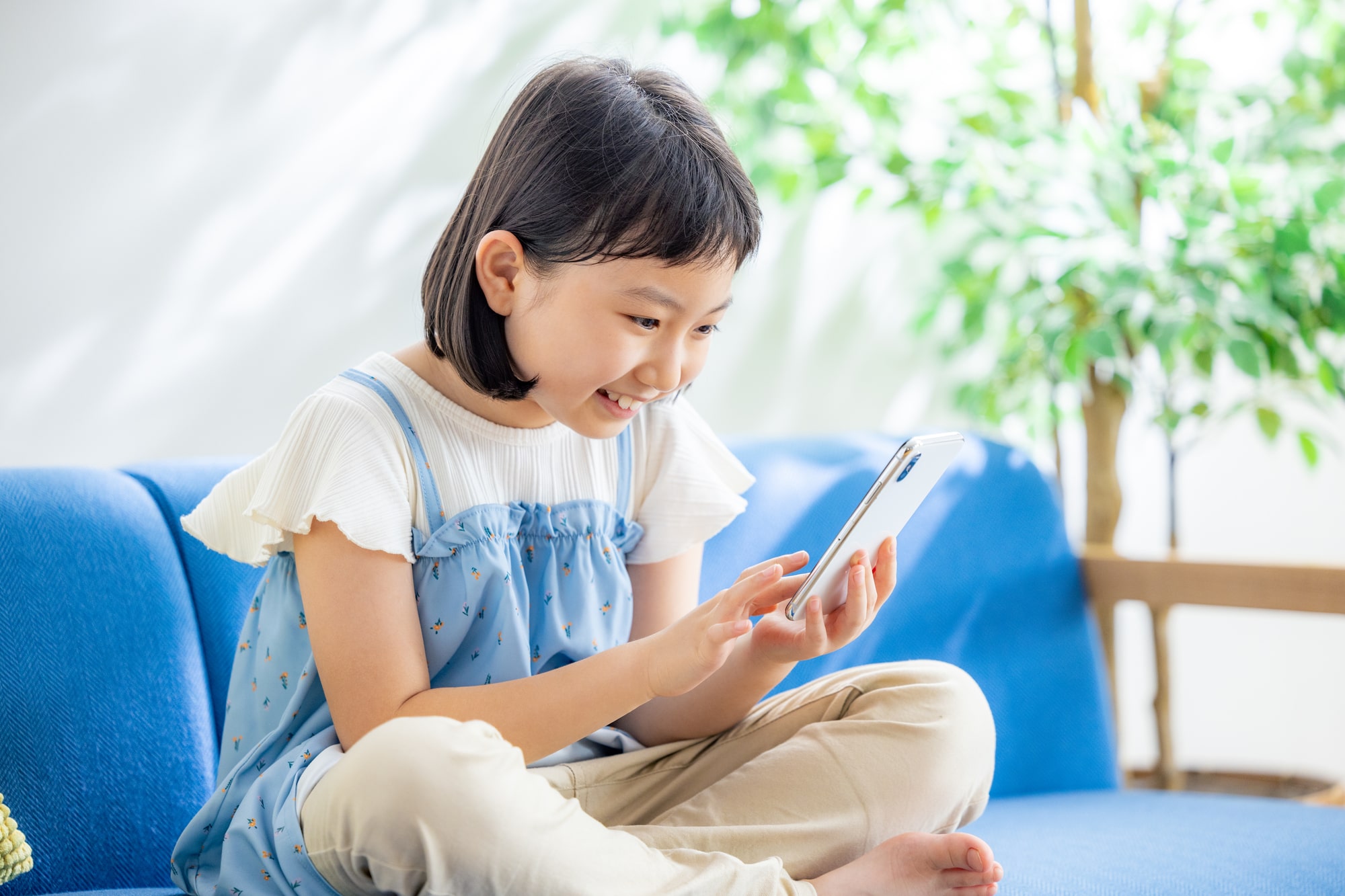   女子小学生生足画像 高学年の女子小学生が選ぶ】好きな「YouTubeチャンネル」ランキングTOP12！ 第1位は「カラフルピーチ」【2023年最新調査結果】（1/5） |  エンタメ ねとらぼリサーチ