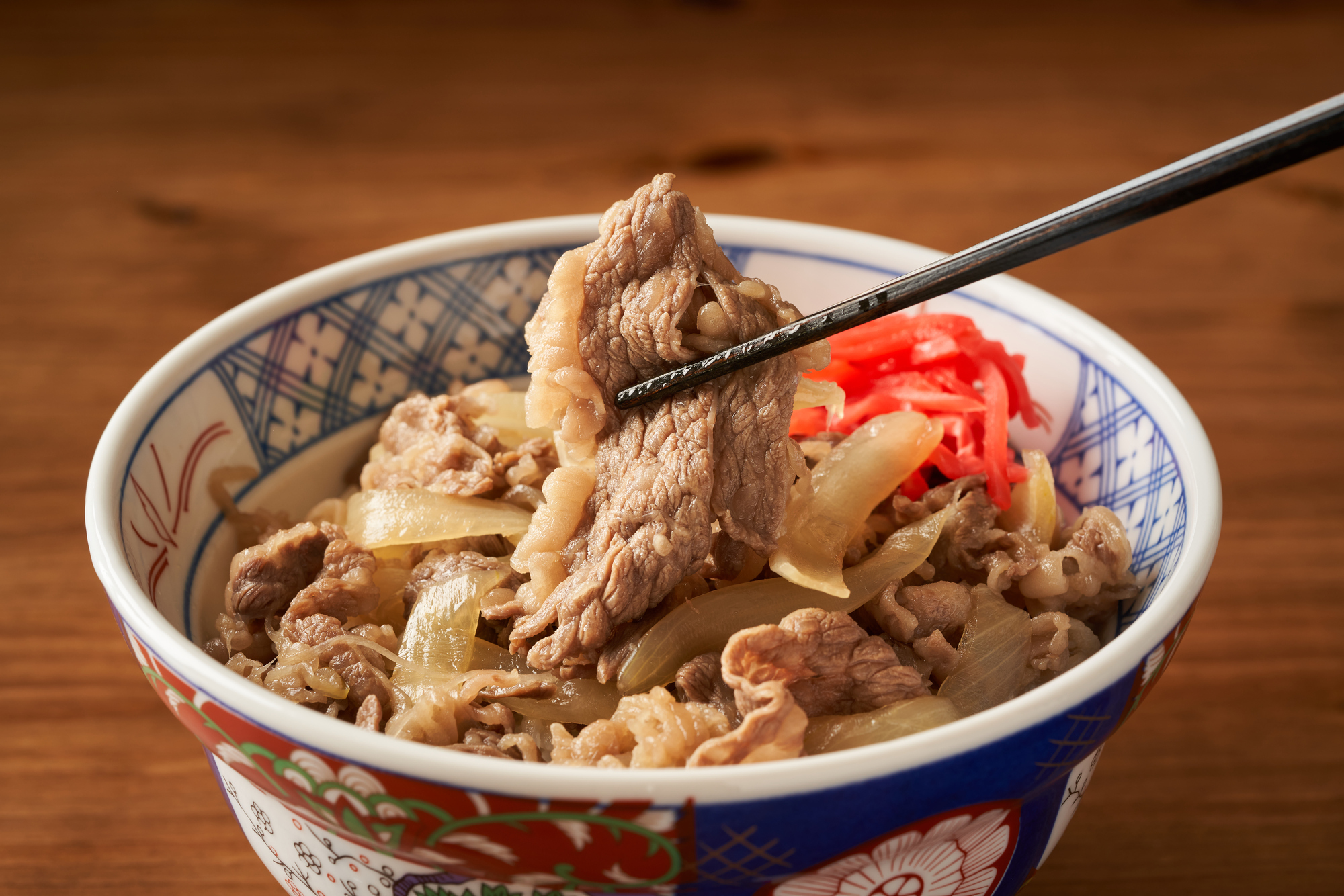 【社会人が選ぶ】「すき家の牛丼メニュー」人気ランキング！　2位は「おろしポン酢牛丼」、1位は？【2023年最新調査結果】 | チェーン店 ねとらぼ調査隊