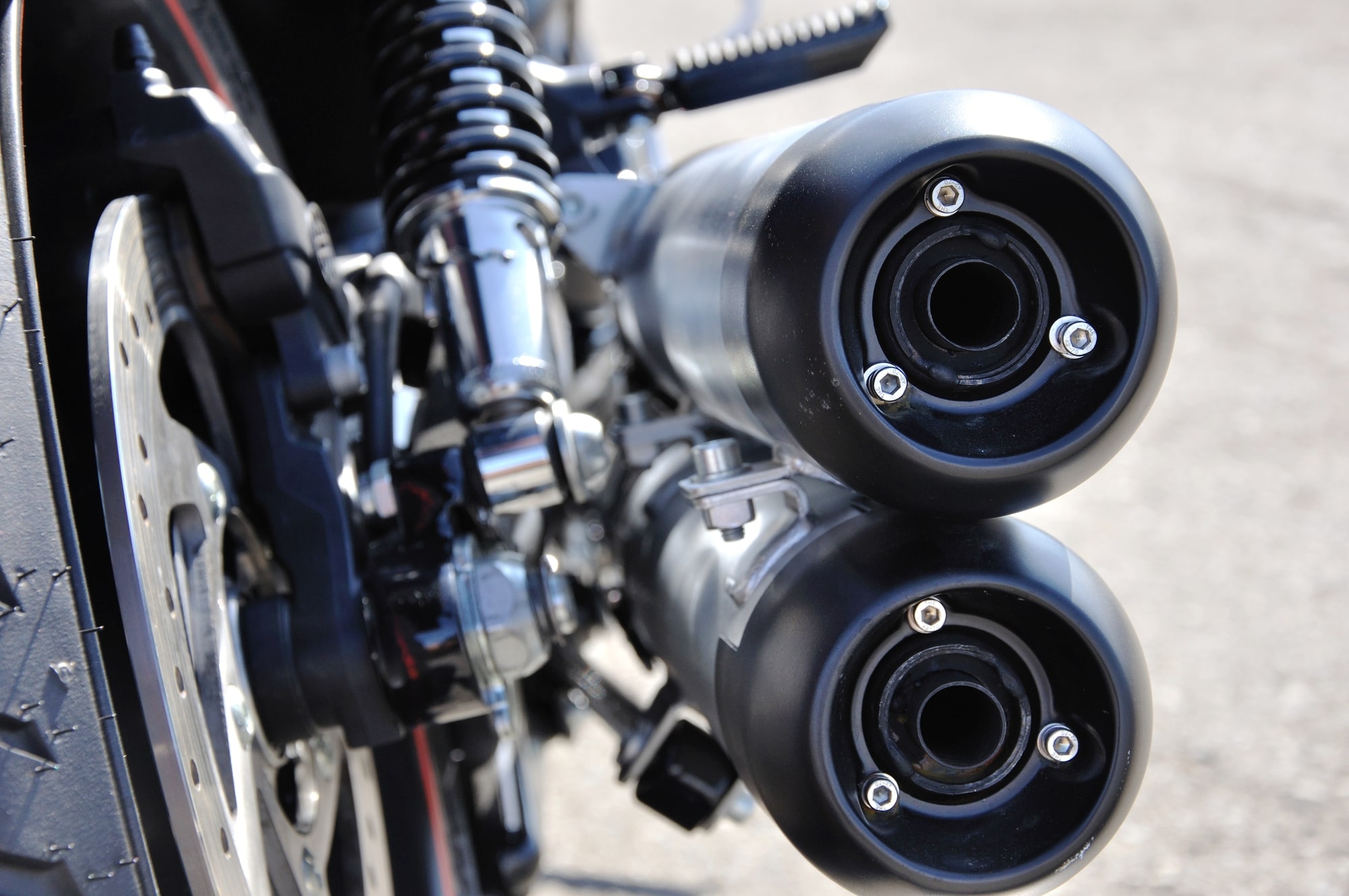 サウンドが心地よいバイク」注目度ランキングTOP30！ 1位は「ZX