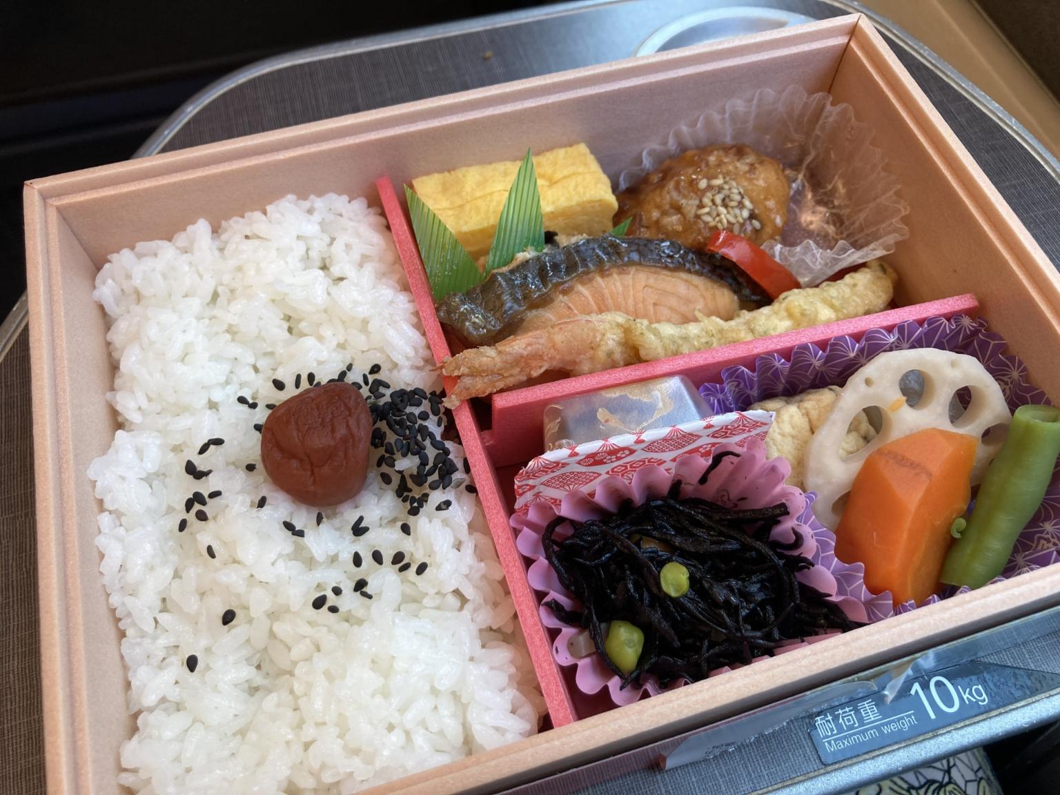 【女性が選ぶ】次の旅行で食べたい「東京駅の駅弁」ランキングTOP27! 第1位は「サーモンいくら丼 (魚力海鮮寿司)」【2024年最新調査結果 ...
