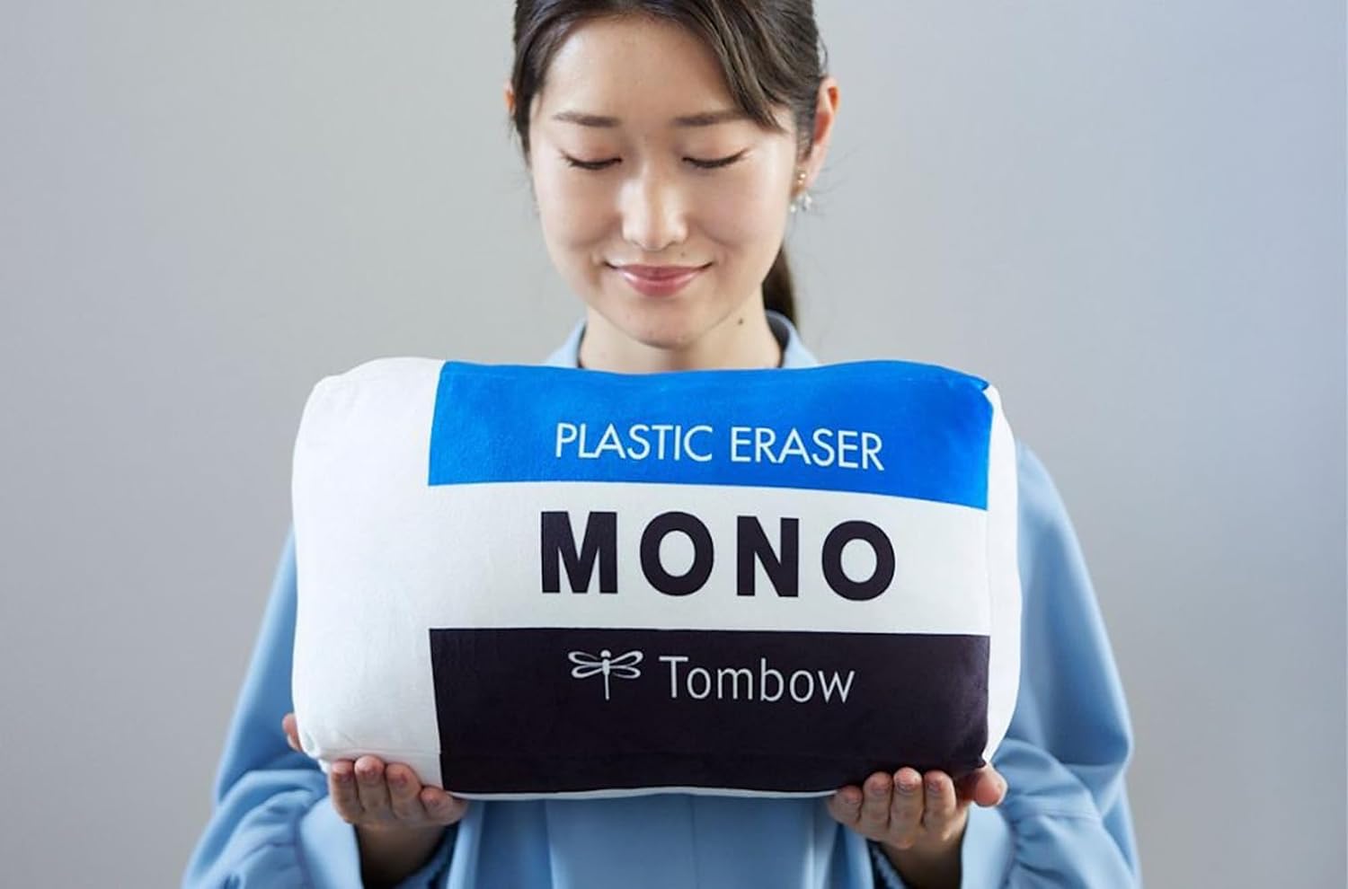 付録】「モノ消しゴム」のぬいぐるみが付録に登場！ もちもちの質感で
