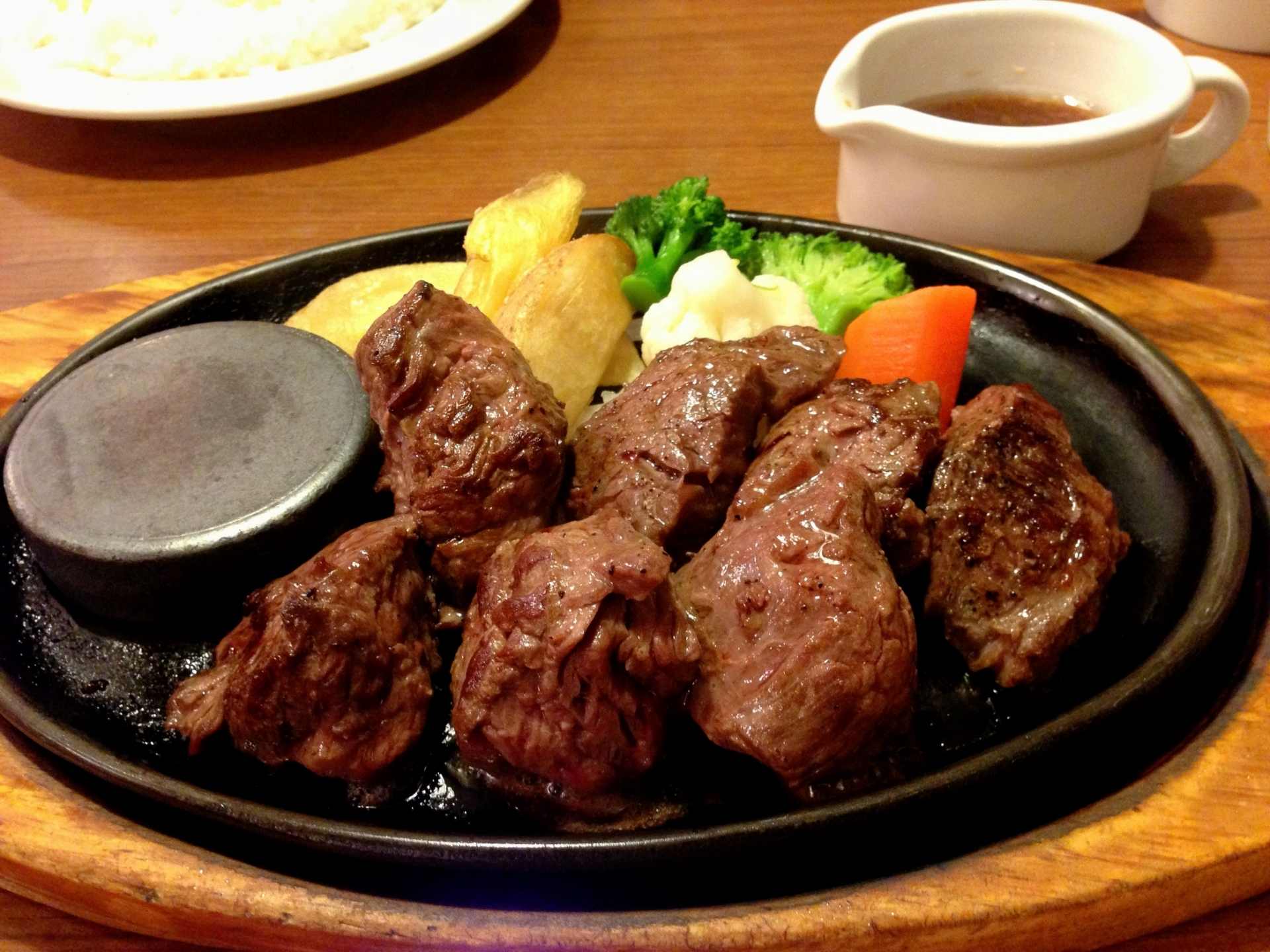 関東在住者が選ぶ「一番おいしいと思うステーキチェーン」ランキングTOP15！ 第1位は「ステーキ宮」【2月9日は「肉の日」】 | ステーキ  ねとらぼリサーチ