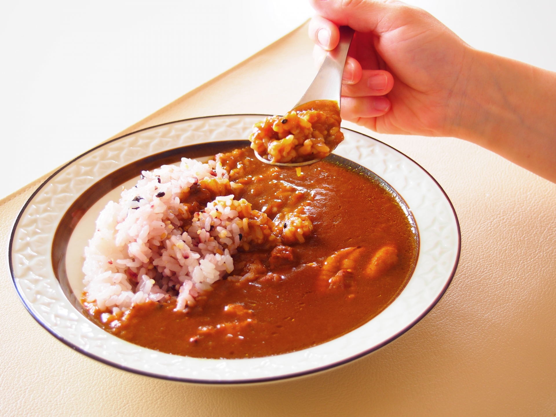 見かけたらつい買ってしまう「レトルトカレー」は？　3つを紹介！ | カレー ねとらぼリサーチ