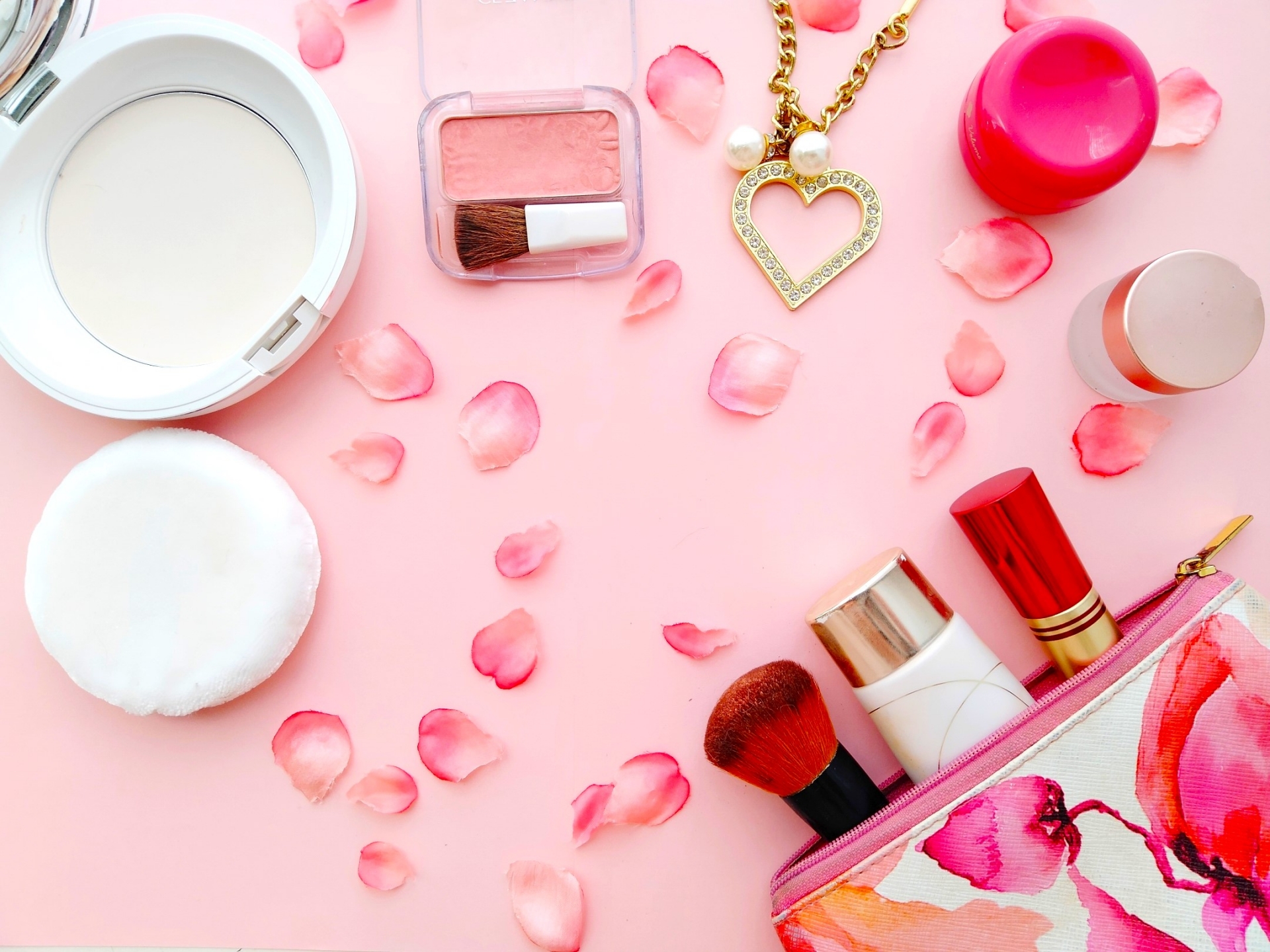 Z世代が選ぶ】「流行コスメ・美容グッズ」ランキングTOP10！ 第1位は