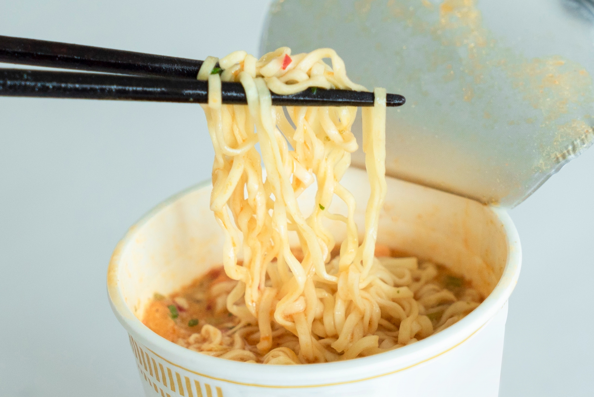男性が選ぶ】スープも飲み干しちゃう「カップ麺シリーズ」ランキング