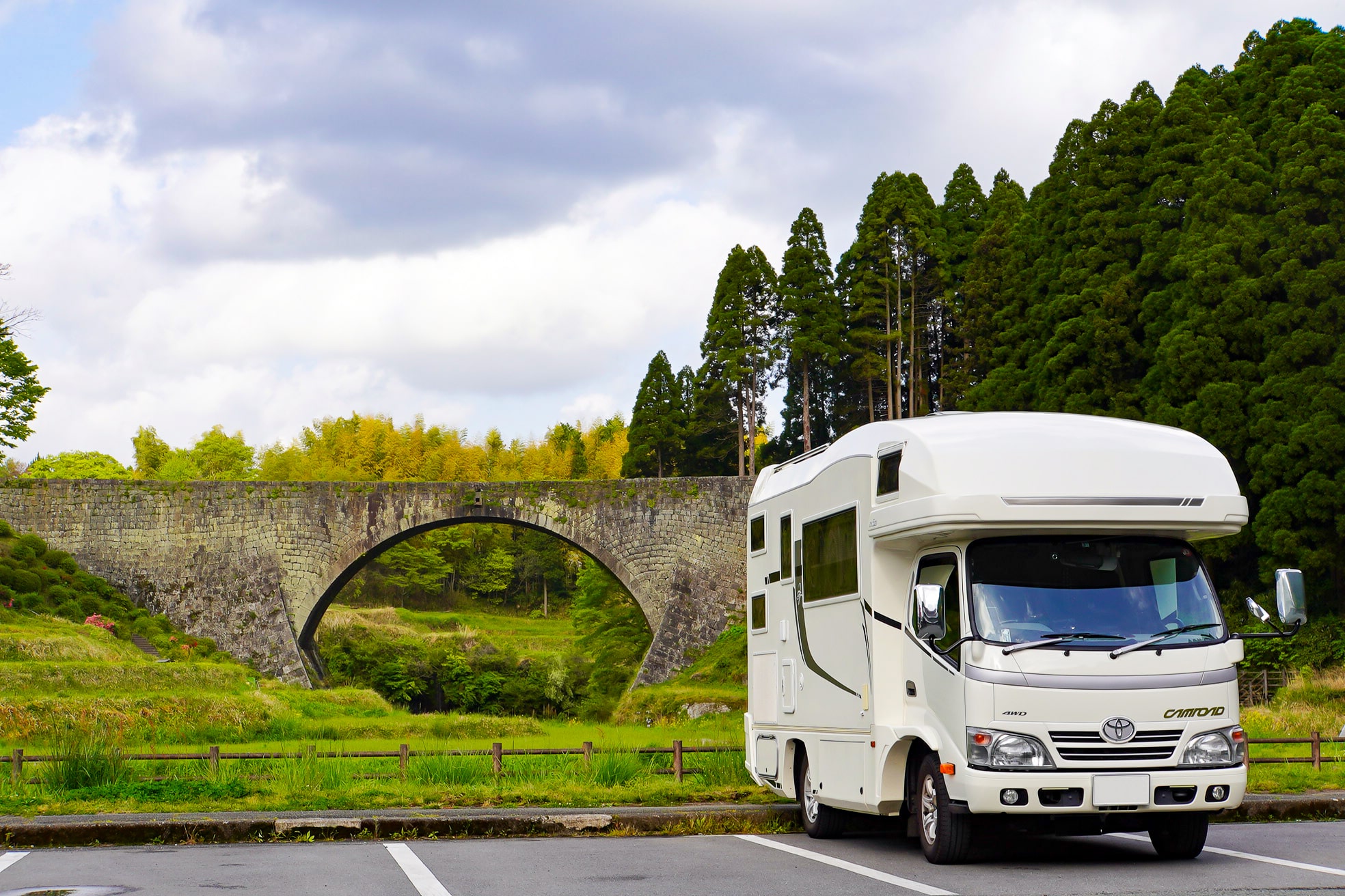 キャンピングカーで一緒に車中泊したら面白そうな「芸能人 ...