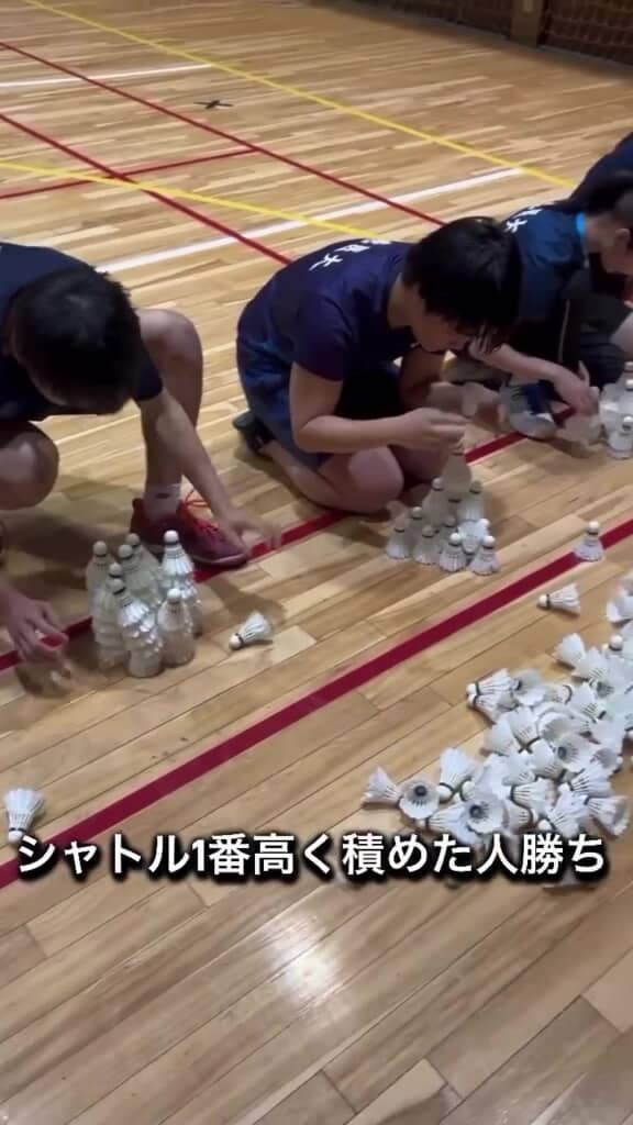 シャトルを一番高く積めた人が勝ち！