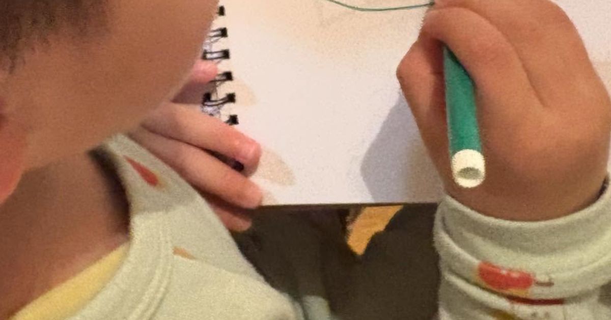 「本当に2歳ちゃんですか?」 次男が描いた“アンパンマン”にママ驚愕「これは天才」「才能が爆発するかも」(1/2) | 育児 ねとらぼ