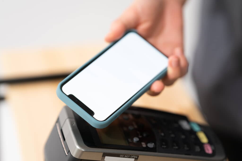 カードタッチで支払おうと思ったら……（出典：PIXTA）