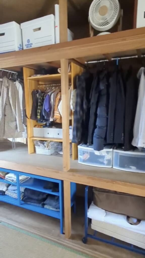 押し入れのふすまを外してクローゼット風に