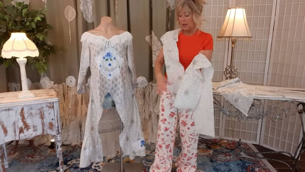 古くてダサいドレスに装飾を付けたところ