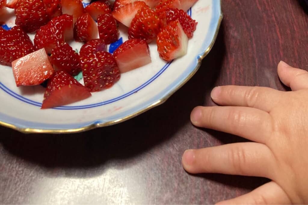 イチゴを食べている息子さんを見たら……